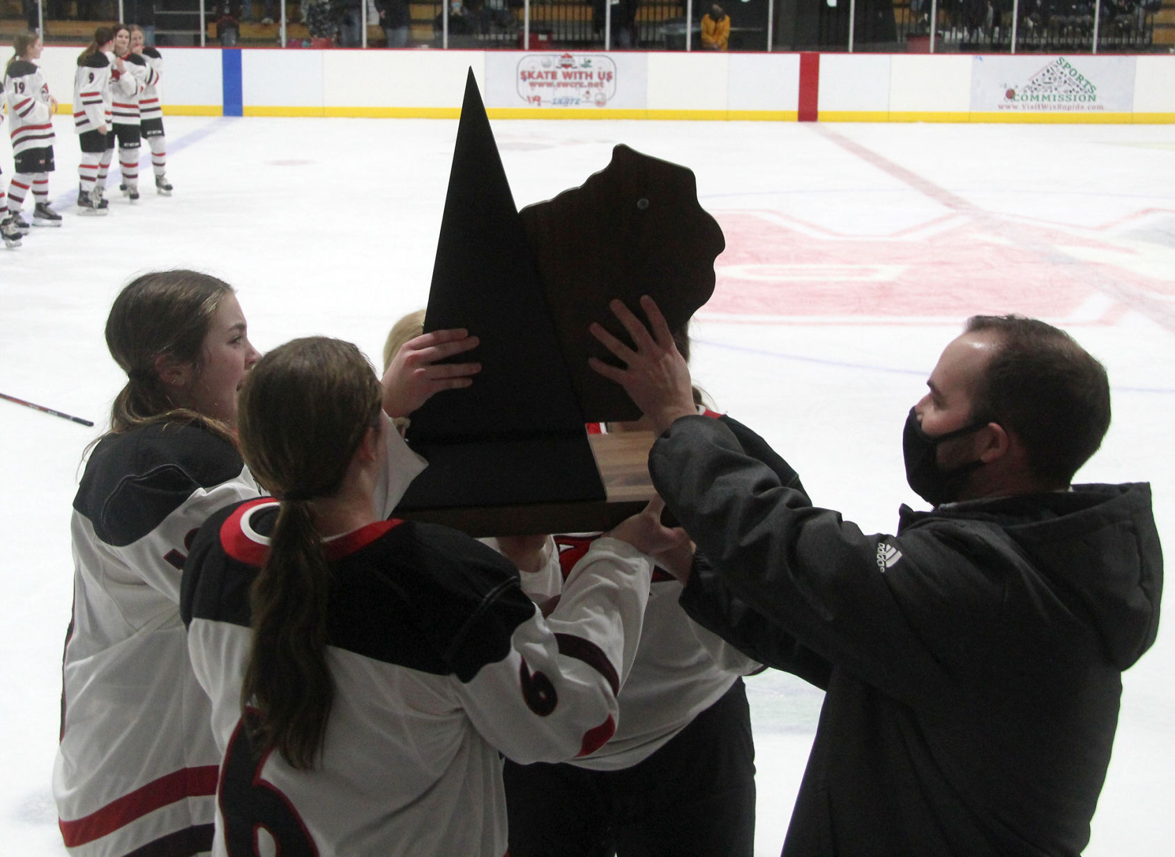 Girls Hockey State Championship: Chippewa Falls/Menomonie vs University School of Milwaukee in Wisconsin Rapids 2-20-21